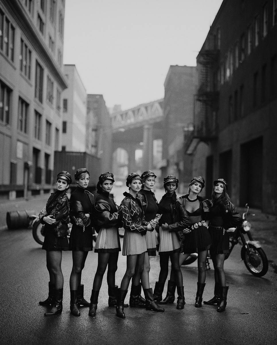 Cindy Crawford, Tatjana Patitz, Helena Christensen, Linda Evangelista, Claudia Schiffer, Naomi Campbell, Karen Mulder, Stephanie Seymour (American Vogue,Brooklyn, New York, 1991. május / May 1991) vintage zselatinos ezüst nagyítás / vintage gelatin silver print