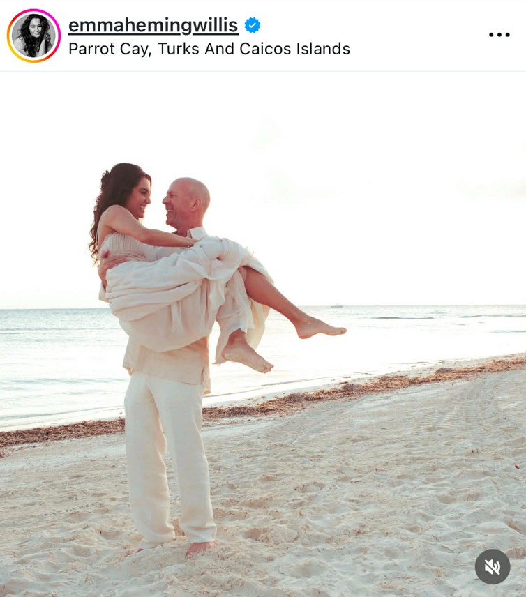 Bruce Willis és Emma Heming Willis 2009-ben a Turks és Caicos-szigeteken mondták ki a boldogító igent