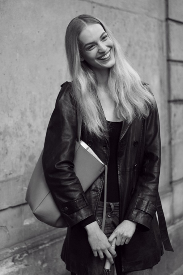 Axente Vanessa a Valentino show után, boldogan.