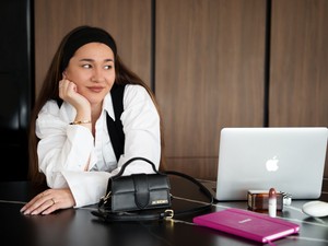 Lezser elegáns szettel indul Komáromy Csillu stylist hete