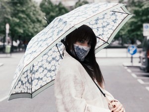 Mára elkél egy sikkes esernyő. Eszter nem bíz semmit a véletlenre