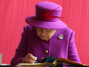 Szívszorító: Ez volt Erzsébet királynő utolsó mondata a naplójában, a halála előtti napon is írt bele