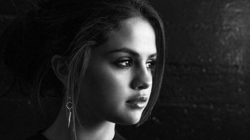 Selena Gomez szívbemarkoló klippel jelentkezett