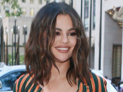 Nem is láttad, hogy Selena Gomez milyen fantasztikus ruhákban parádézik újabban