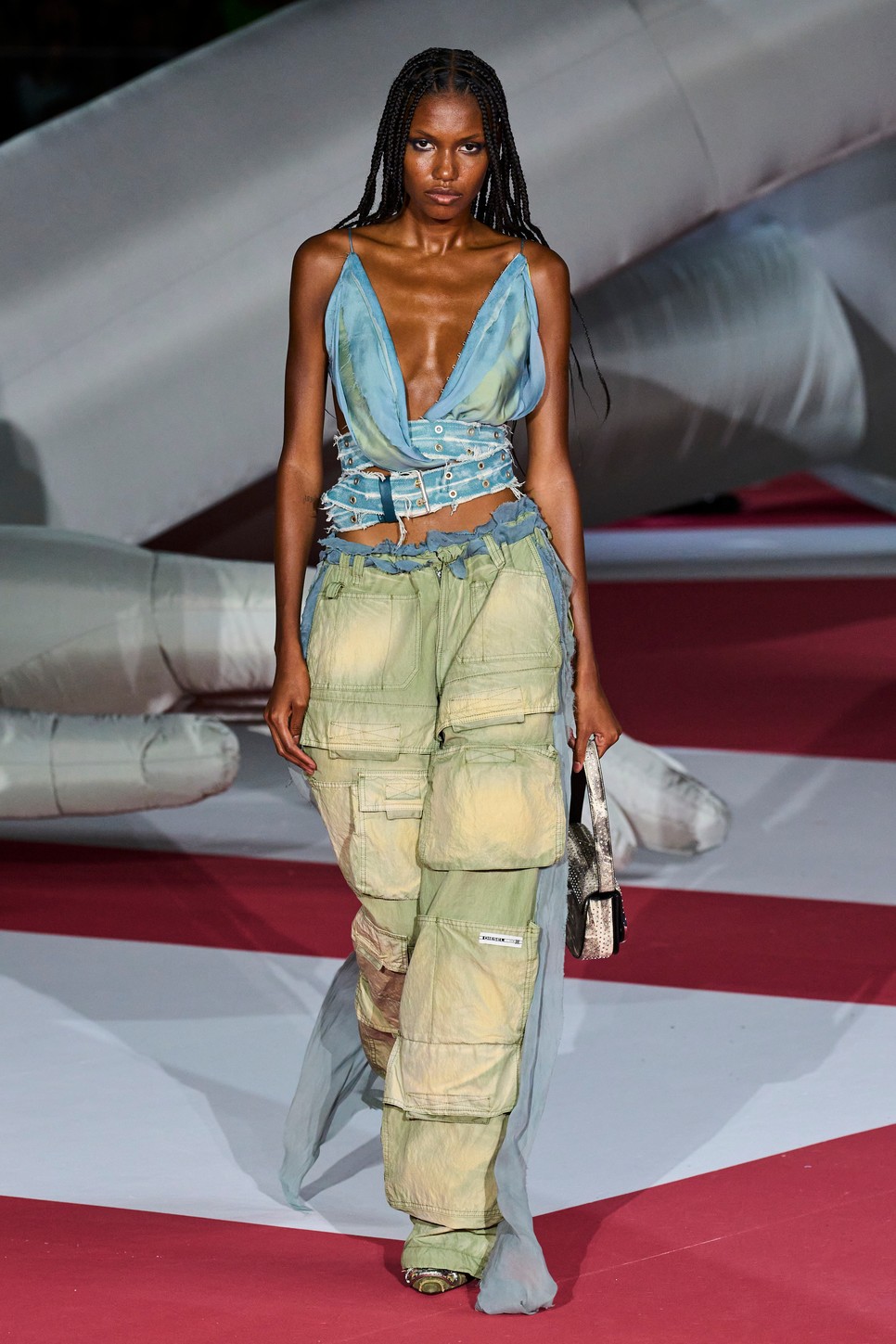 A Diesel tavaszi-nyári kollekciójának cargo nadrágja