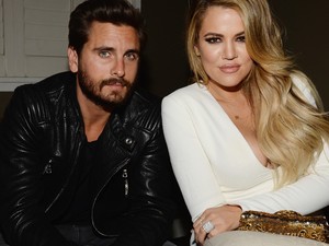A Kardashian testvérek pofozkodással köszöntötték Scott Disick-et születésnapján!
