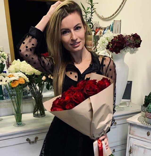 A Kuglófoslány ma tökéletes kis fekete ruhát viselt