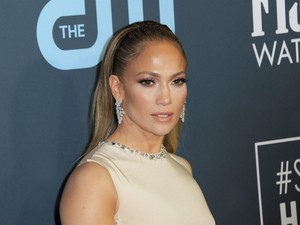 Jennifer Lopez őszintén mesélt gyerekkori traumáiról, szigorú édesanyjáról és bizonytalanságairól