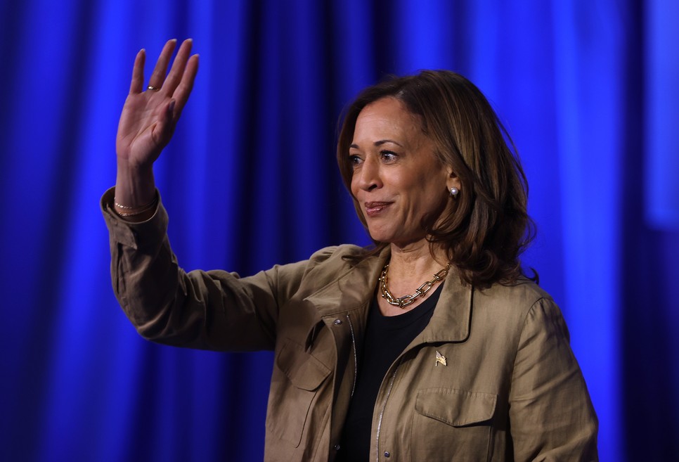 Kamala Harris és az a bizonyos Tiffany nyaklánc