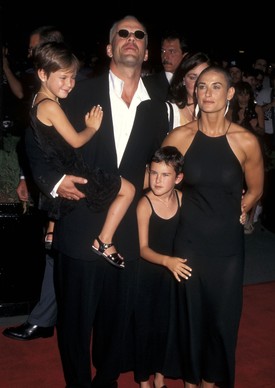 1991 és 1994 között újabb kicsik érkeztek, így öt fősre bővült Bruce Willis és Demi Moore családja. A színész akkoriban egyébként azt nyilatkozta, sokkal fontosabb számára a család, és hogy jó apa legyen, mint hogy a mozifilmjei éppen hogyan teljesítenek az aktuális hétvégén.