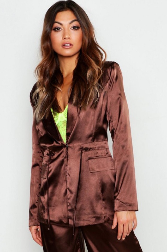 Szatén blézer BOOHOO.com