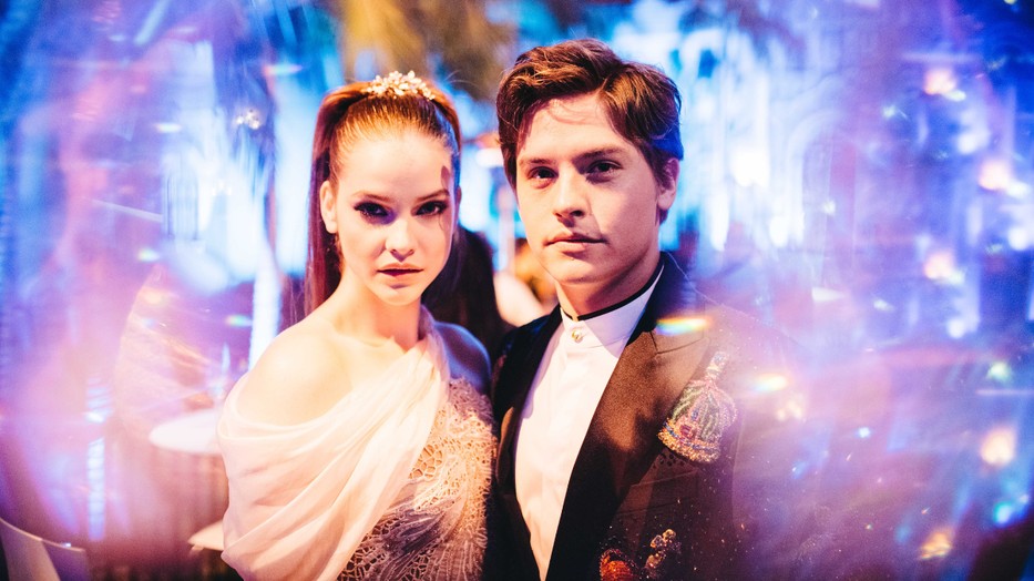 Palvin Barbara és Dylan Sprouse szerelmes pillanatai minden szívet megdobogtatnak