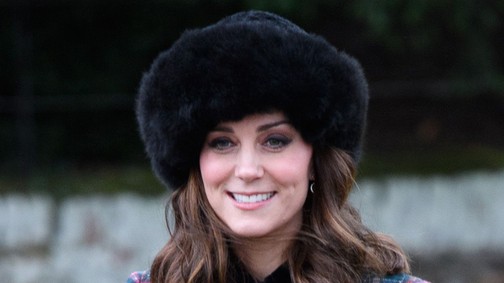 Hiába a nagykabát, Kate Middleton pocakja már igencsak kerekedik
