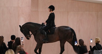 Vélemény: Állatkínzás a Chanel haute couture kifutóján a ló?