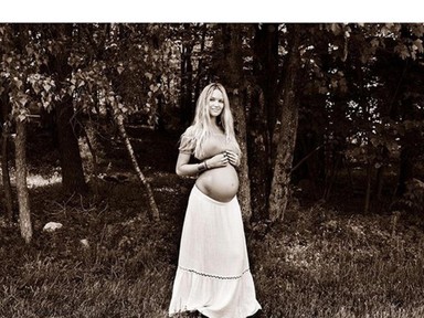 Candice Swanepoel pocakja már óriási!!!