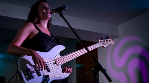 LEMEZPREMIER! Muck Éva: Bassology