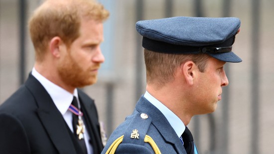 Öccséről nyilatkozott Vilmos herceg, a trónörökös meglepő megjegyzést tett Harry hercegről