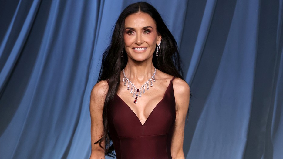 Demi Moore a Glamour „Women of the Year különszámának címlapján tündököl