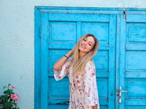 Szőcs Renáta virágos ruhájától rögtön jobb kedvre derülsz