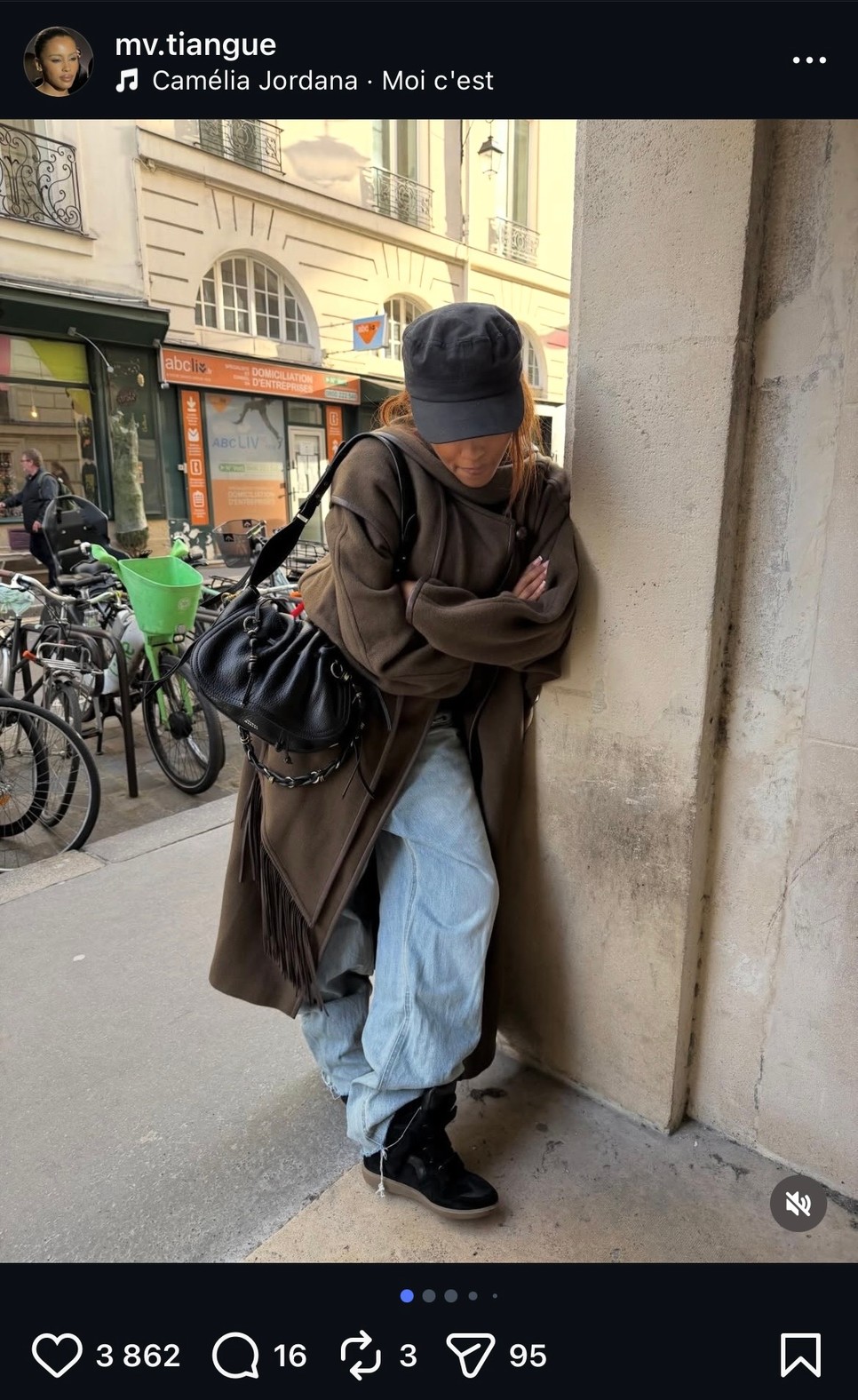 A telitalpú sportcipő már egyre inspirálóbb szettekkel tűnik fel a közösségi médiában