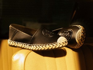 Espadrilles hölgyeknek nyárra 2025 – divatos modellek rövidnadrághoz és ruhához