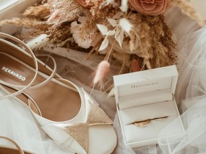 Magyarország első számú cipőtervezője, Vágó Réka, limitált karácsonyi termékeket mutat be