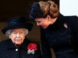 6 torokszorító alkalom, amikor Katalin hercegné megidézte Erzsébet királynő szellemét