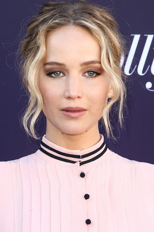 Jennifer Lawrence az ártatlanság netovábbja, de bennünket nem ver át