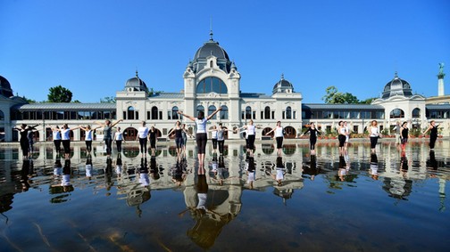 A hétvégén a Városligeti-tavon jógáztunk