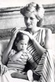 1986-os spanyolországi nyaraláson Diana hercegnő 2 éves kisfiával, Harryvel.
