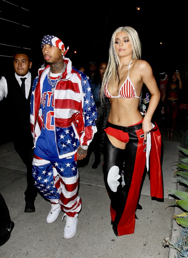 Kylie Jenner Tyga oldalán Christina Aguilera ikonikus Xtina jelmezében