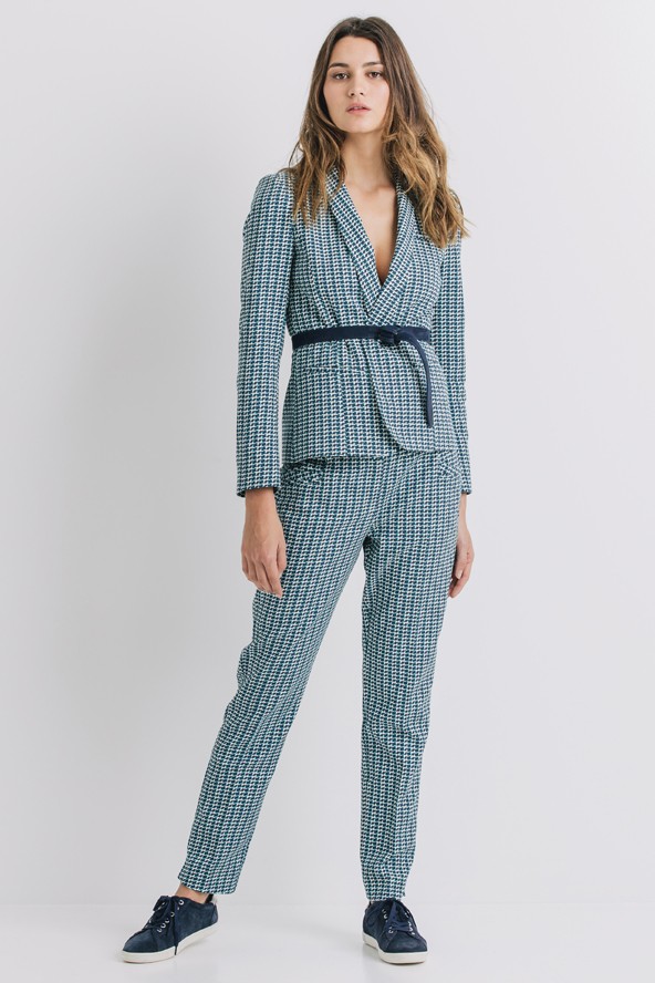 Zakó: 14 995 Ft, Nadrág: 9995 Ft, Cipő: 9995 Ft