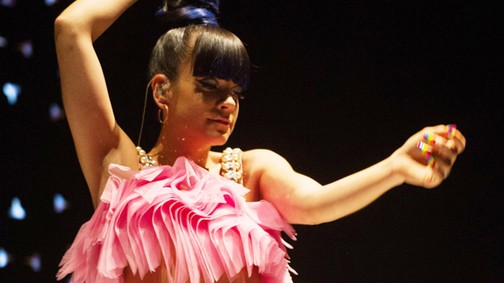 Lily Allen nem szégyelli a zsírpárnáit