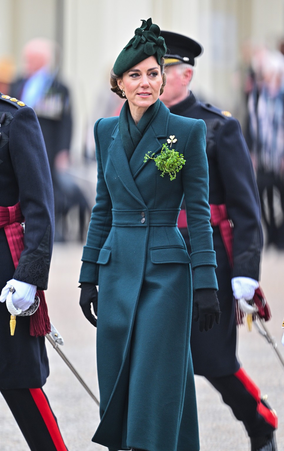 Katalin hercegné varázslatosan festett ebben az Alexander McQueen kabátban