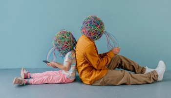 Lehetséges ma még képernyők nélkül gyereket nevelni vagy ne is próbálkozzunk?