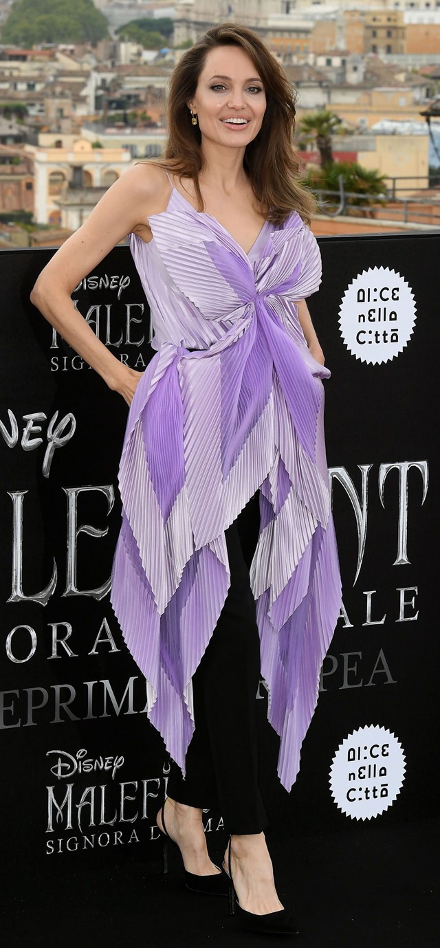 Angelina Jolie a világ legromantikusabb színében? IGEN