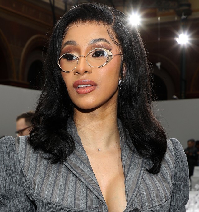 Cardi B milliomos nagyasszonynak öltözött a párizsi divathéten