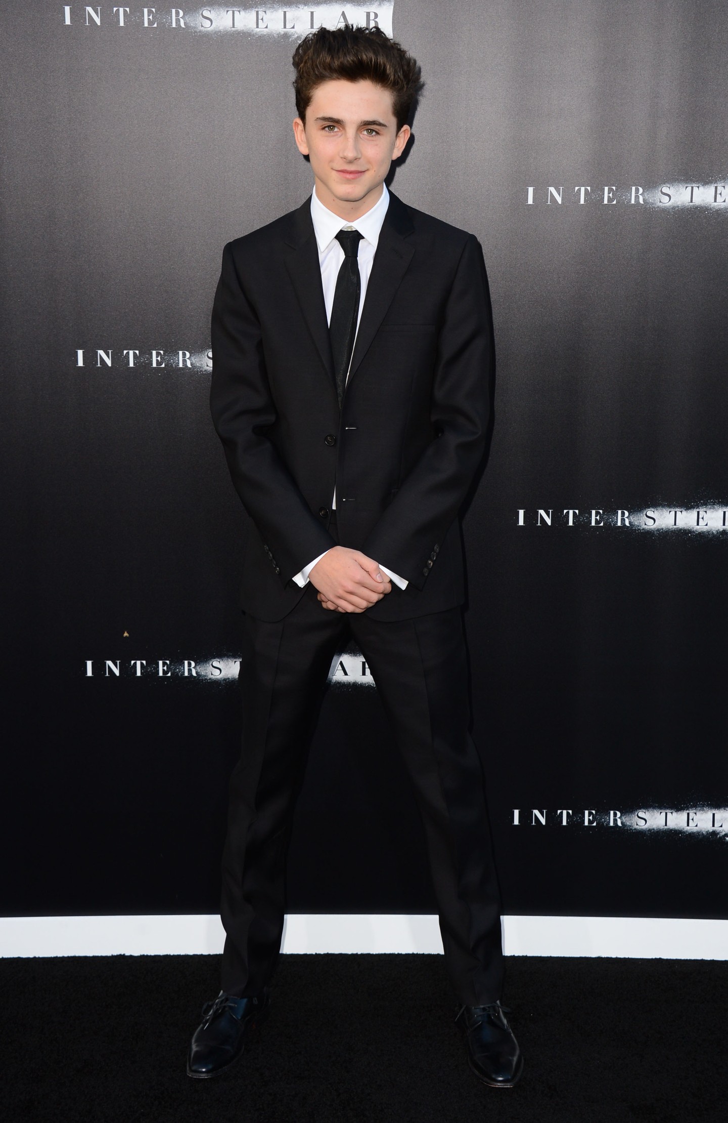 Talán már el is felejtetted, de az Interstellar című filmben is szerepelt. A film bemutatójára elegáns, fekete öltönyben érkezett. (2014)
