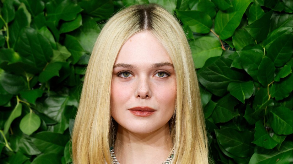 Elle Fanning igazán feltűnő jelenség volt az idei Critics Choice Awards-on