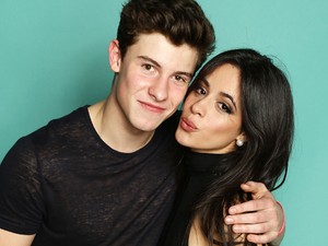 A legcukibb pár és már nem is titkolják: kézen fogva sétál Camila Cabello és Shawn Mendes