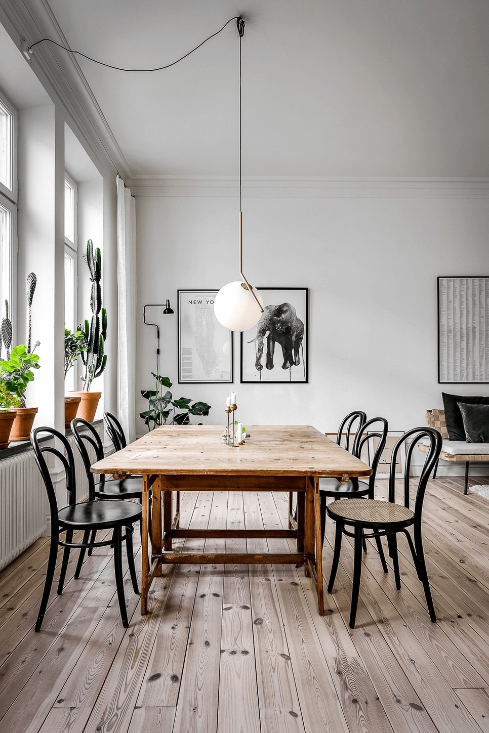 3 this-is-one-of-the-characteristics-of-Scandinavian-interiors-reclaimed-wood-style-with-wooden-floors-and-wooden-table1