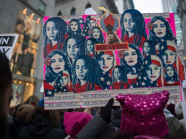 Fiatal nők, akik bátran kiállnak az emberi jogokért