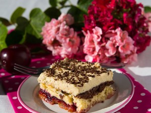 Tökéletes őszi desszert: Grízes szilvás szelet