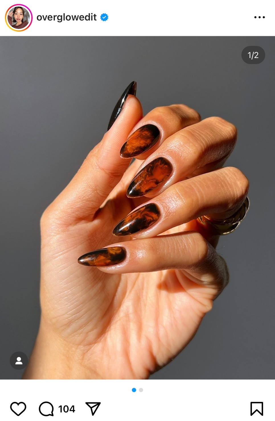 A természetes körmök gyakran túl gyengék ahhoz, hogy saját maguk fenntartsák ezt a formát, ezért a mandula alakú manikűröket általában géllel vagy akrilal erősítik meg.