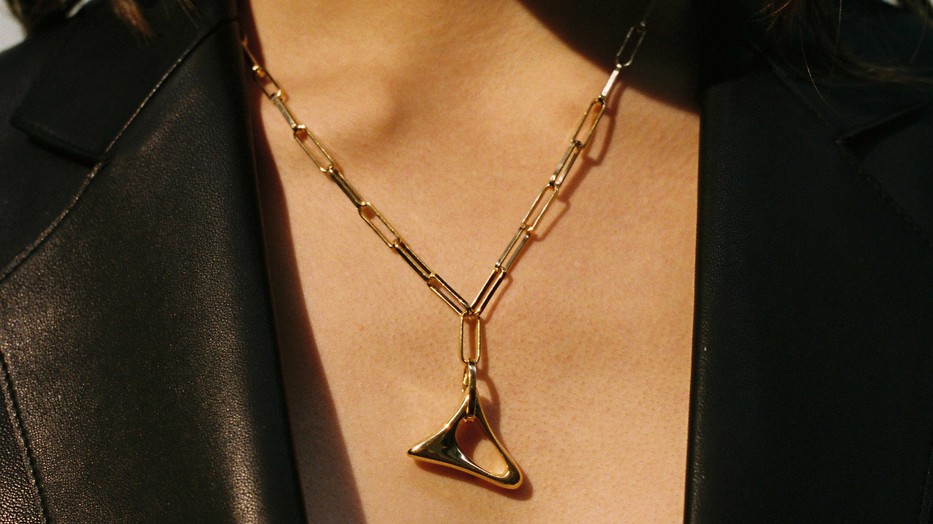 Az AERON ikonikus A betűje mostmár ékszerként is viselhető