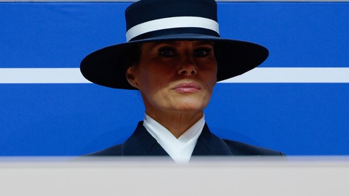Nem Melania Trump csókálló kalapja az egyetlen ruhadarab, amire örökre emlékezni fogunk: íme a legemlékezetesebb szettek Donald Trump beiktatásáról