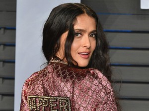 Az 51 éves Salma Hayek bikinis posztja őrület