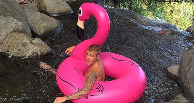 Justin Bieber is pucéran pancsikált! Mi van itt?