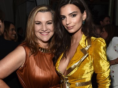 Rettenetes ruhában domborított nagyot Emily Ratajkowski