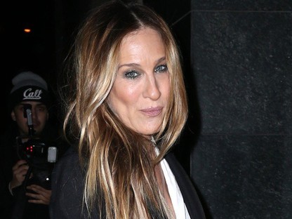 Sarah Jessica Parker tudja, hogy lesz az unalmas farmeres szetted ultra divatos 